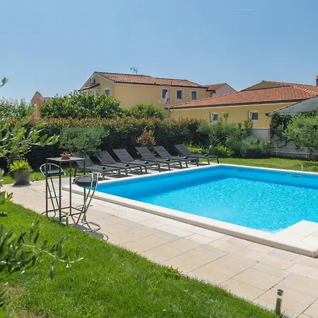Awesome In With Swimming Pool *