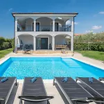 Awesome In With Swimming Pool *
