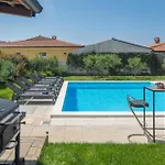 Апартаменти Gorgeous In With Wifi