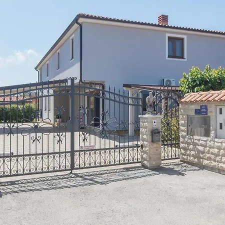 Appartement Gorgeous In With Wifi Poreč