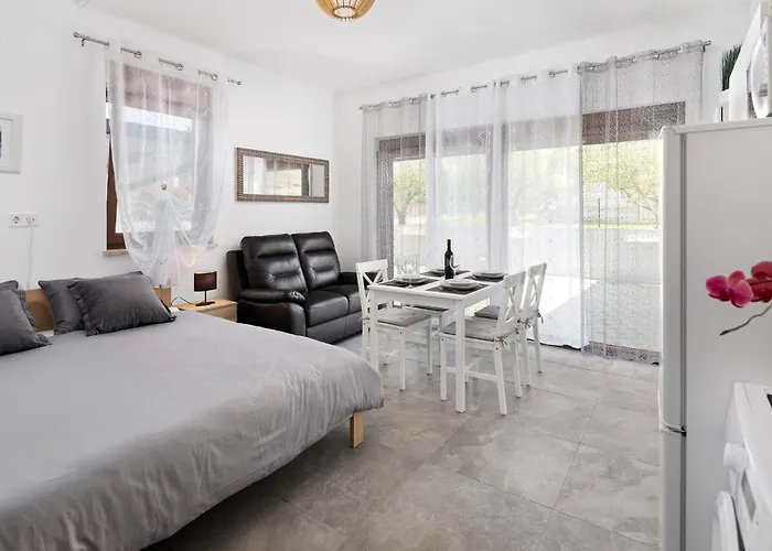 Gorgeous In With Wifi Apartman